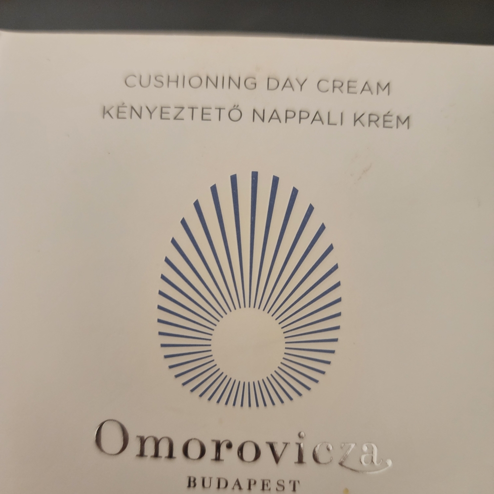 Omorovicza Cushioning Day Cream - White